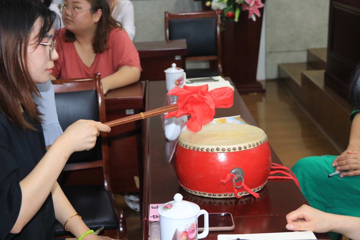 击鼓传花游戏背景图片_击鼓传花背景音乐激烈_击鼓传花的背景图