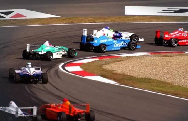 赛车方程式攻略_赛车方程式游戏手机版_f1方程式赛车游戏
