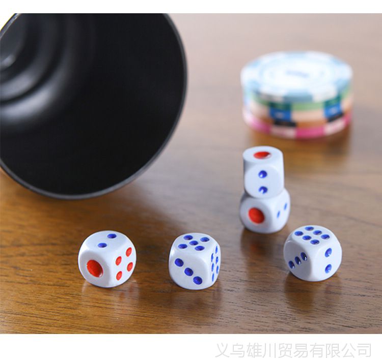 喝酒摇色子的玩法_喝酒摇骰子游戏怎么玩_喝酒摇色子怎么看怎么算