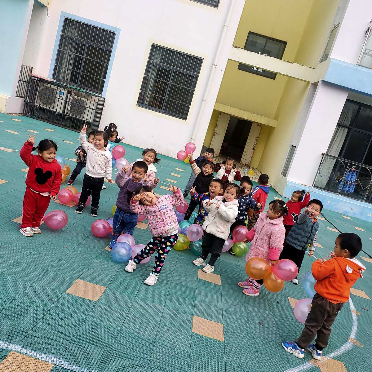 小学生联欢会游戏主持词_小学生新年联欢会游戏_小学生联欢会游戏节目