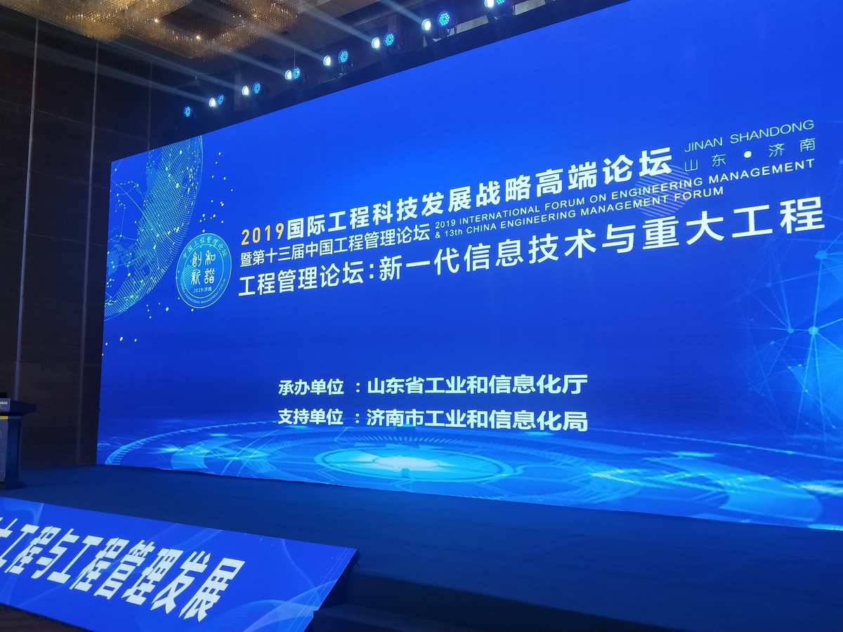 世界机器人大会论坛_小月机器人论坛_人当奶牛机器挤奶小说