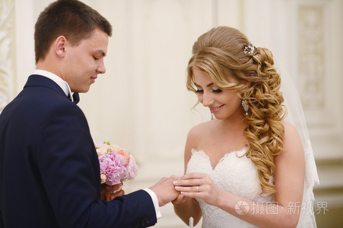 婚礼拦门场的游戏有哪些_婚礼拦门游戏_中式婚礼拦门游戏