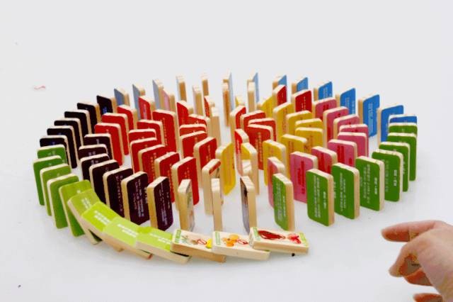 32张骨牌玩法_骨牌玩法顺口溜_多米诺骨牌的玩法