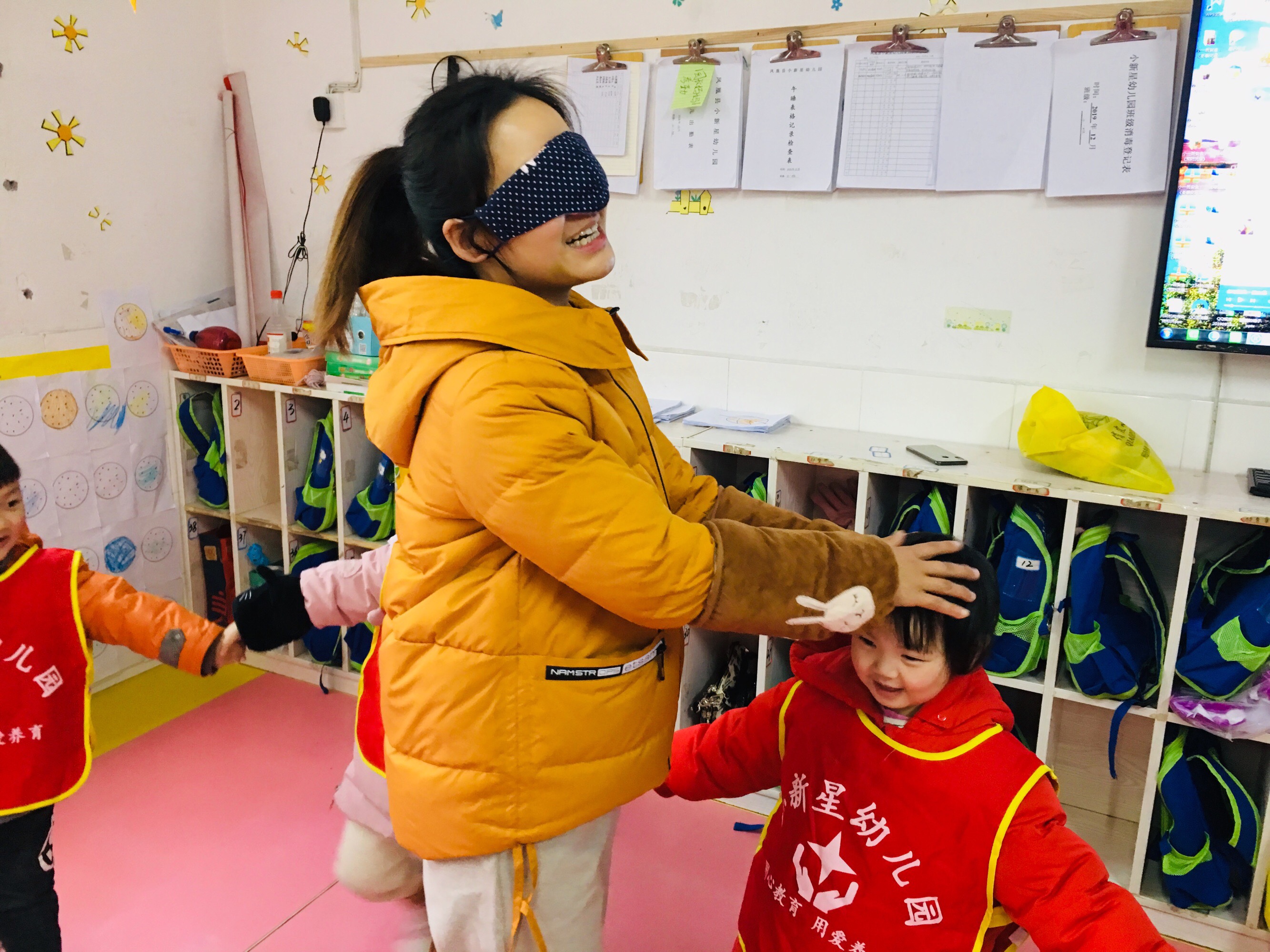 瞎子背瘸子游戏_瞎子摸鱼游戏作文_qq三国仙术90技能摸鱼