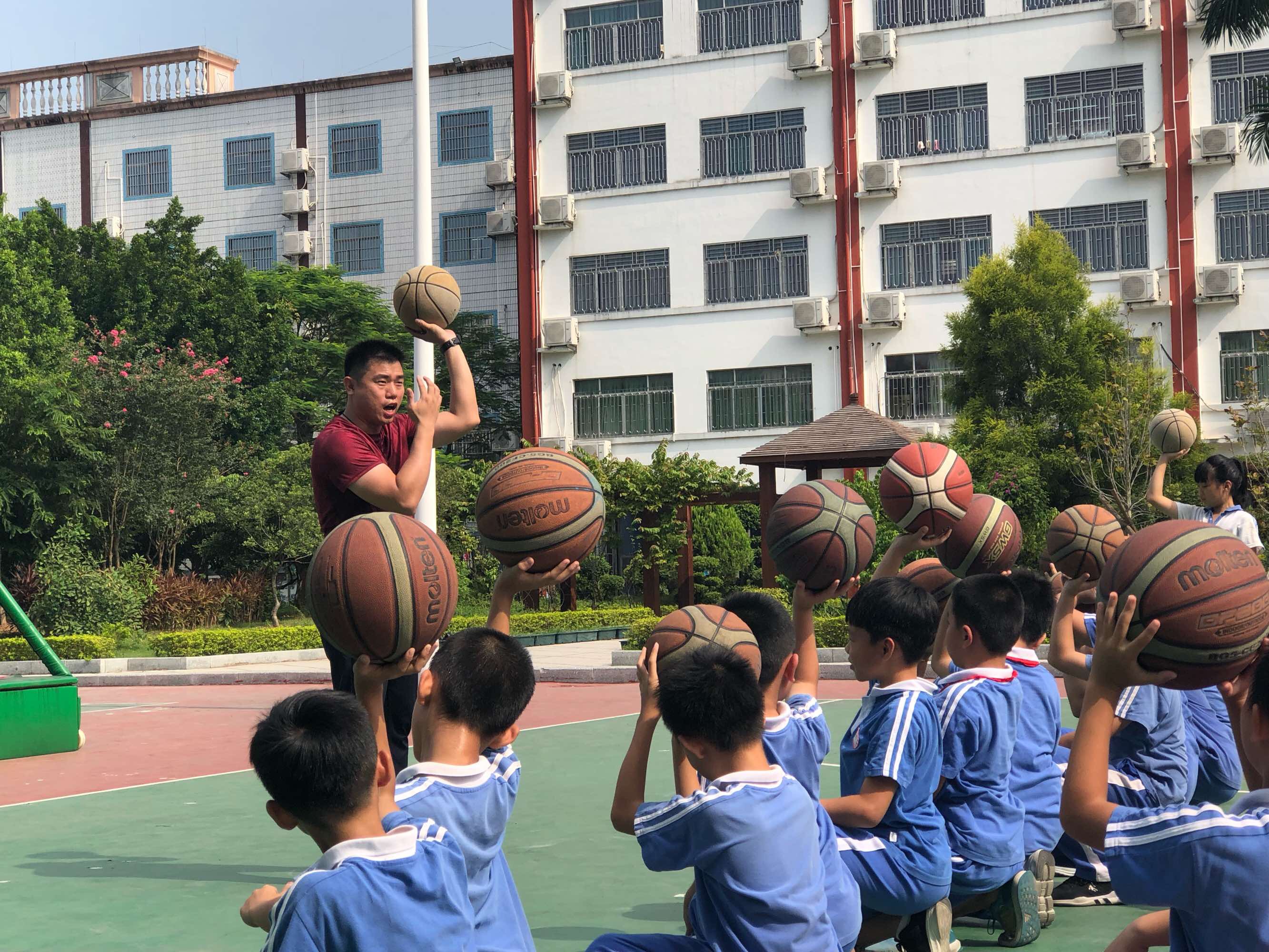 好玩的大学体育课游戏_大学体育课的游戏_大学体育课游戏