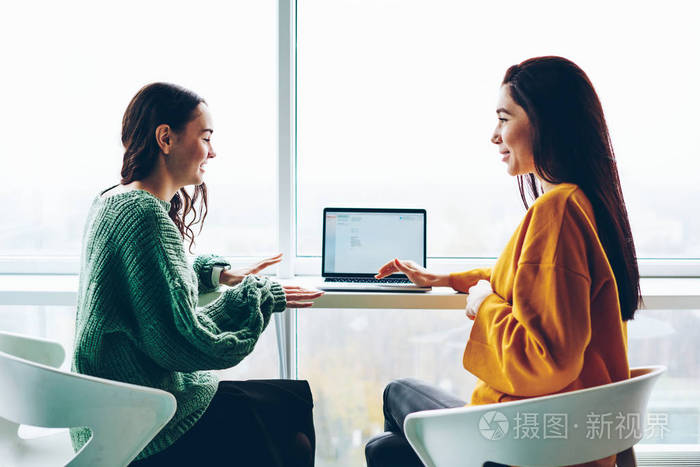 智能助手伊聊，聪明交流，尽在掌握