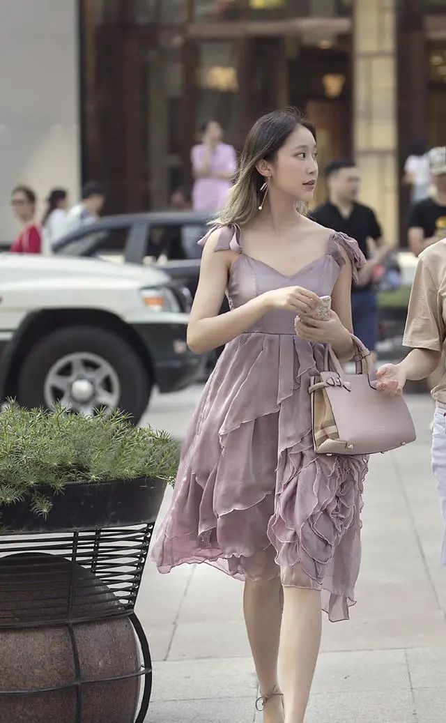 美女电眼图片_电眼美女3怎么电到救生员_电眼美女6