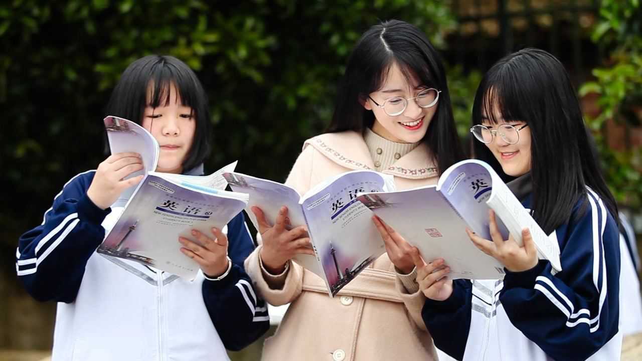 艾米会骑自行车的英语怎么说_艾米会画画吗用英文_艾米会
