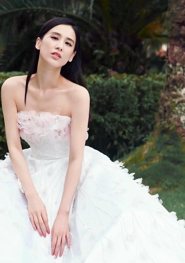 黄圣依露底走光_文章黄圣依_黄圣依走光