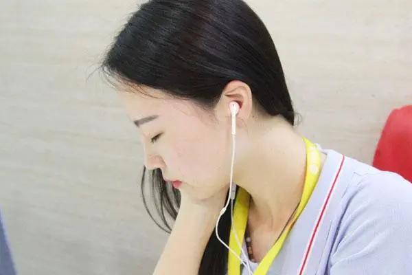 耳朵进水耳朵疼_油耳朵耳屎堵住耳朵_一什么耳朵