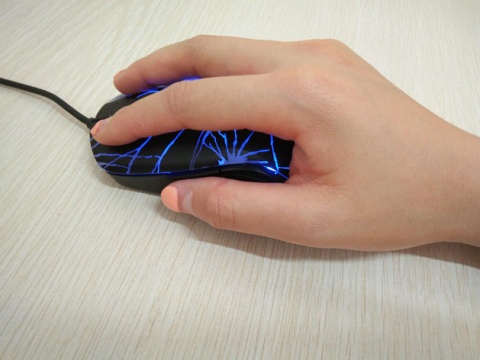 鼠标连接手机玩游戏_手机玩游戏看不见鼠标_鼠标玩见手机看游戏会卡吗