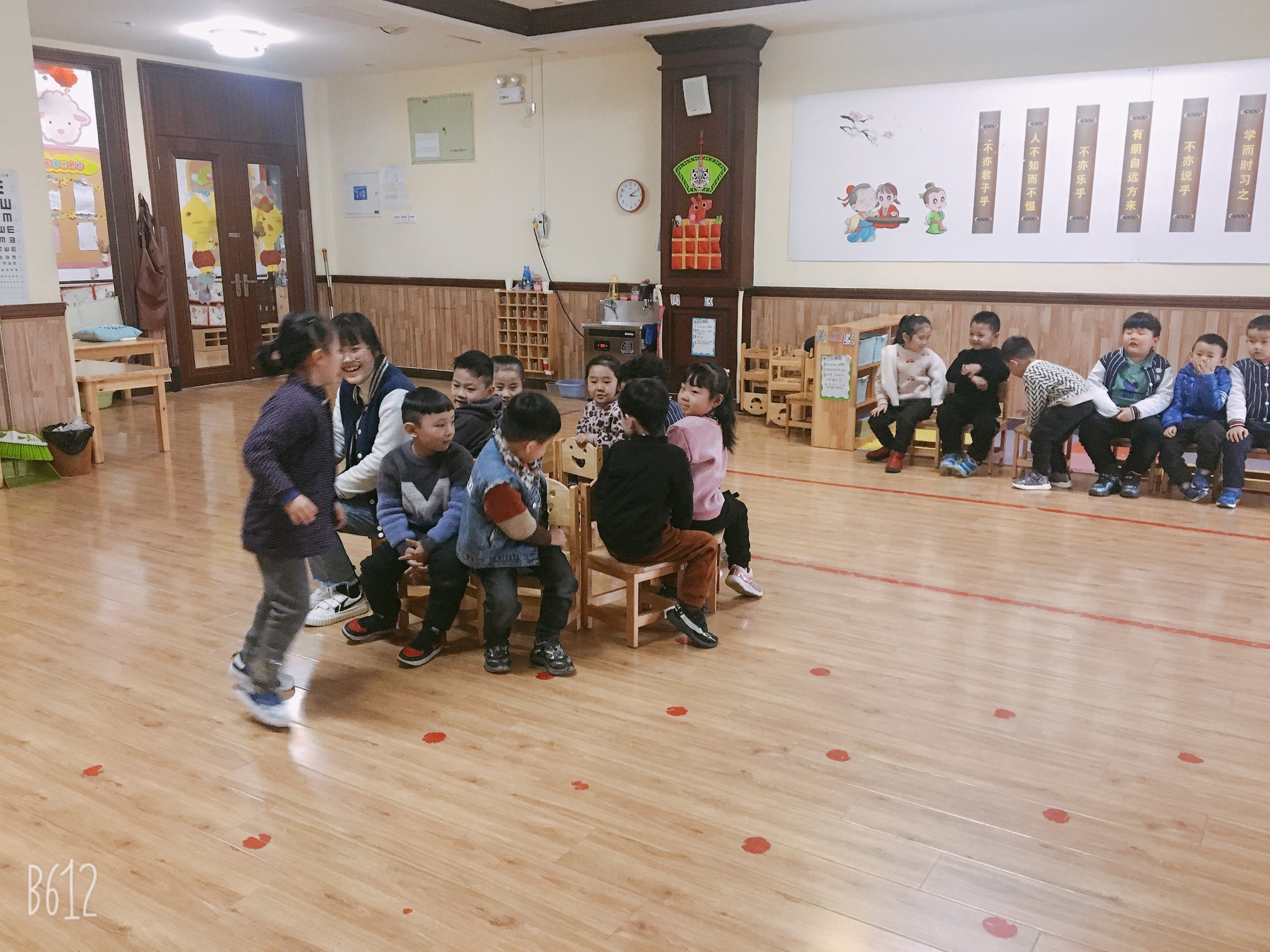 幼儿园中班手机教案_中班游戏手机_中班手机游戏教案