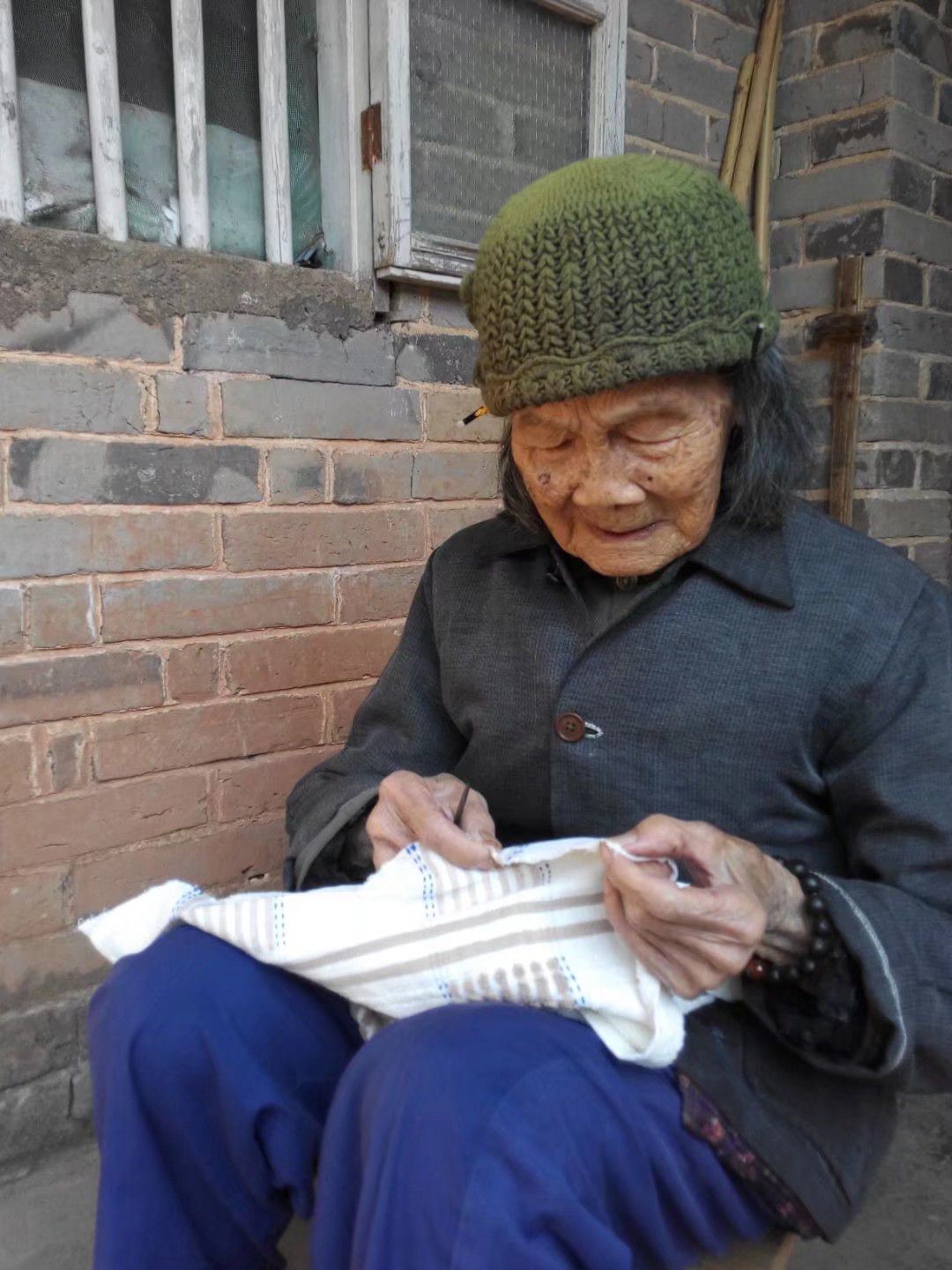 奶奶玩手机游戏怎么办_奶奶打游戏_手机玩奶奶游戏