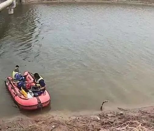 手机游戏跳河打捞_手机跳水游戏_打捞手机跳河游戏叫什么