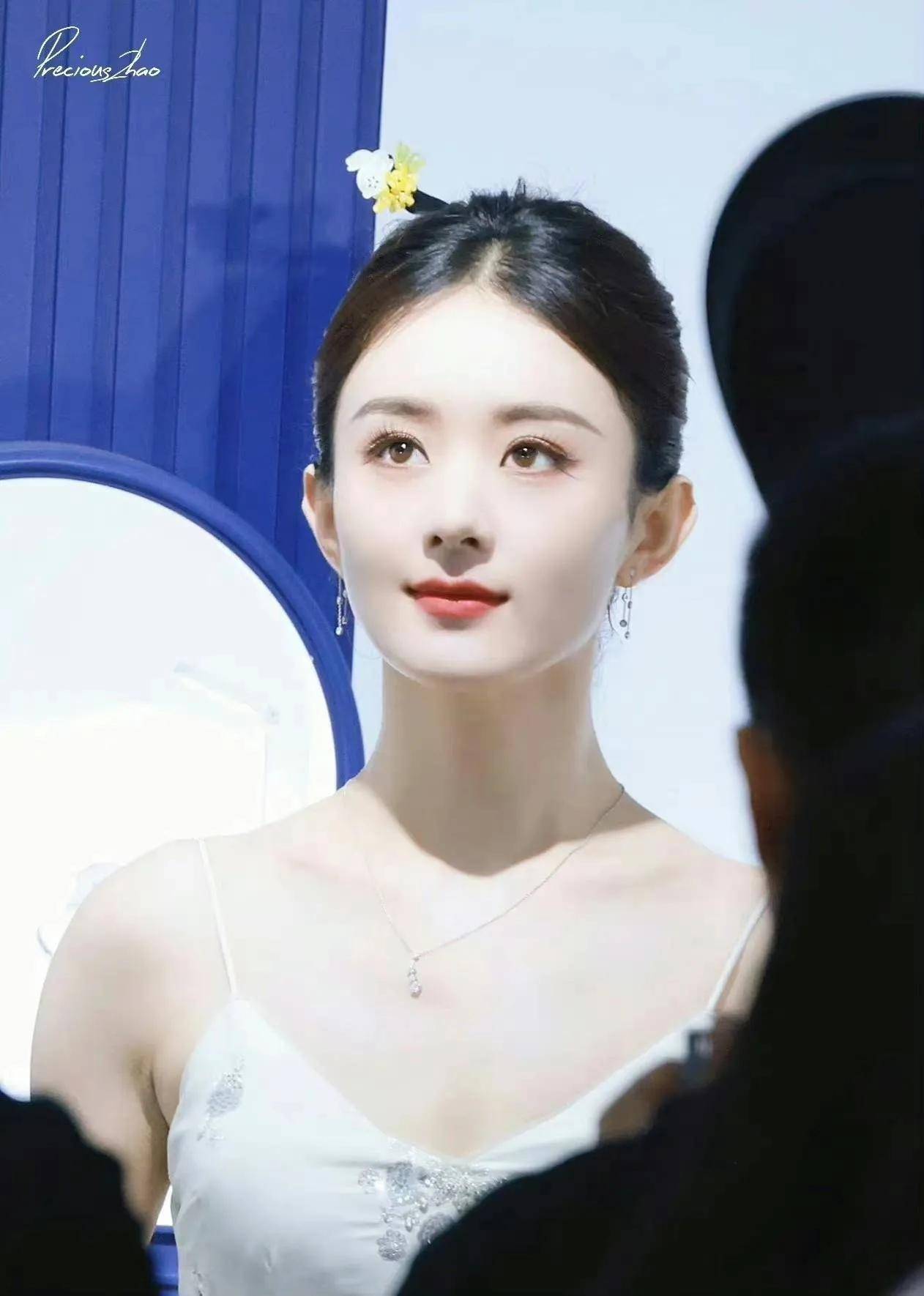 忘记赵丽颖_赵丽颖玩什么手机游戏_赵丽颖忘关手机游戏了