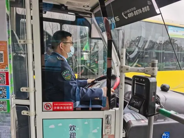 安装公交车游戏手机_手机上的公交车的游戏软件_公交车软件下载