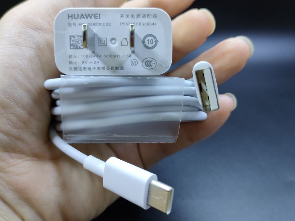 插充电器玩游戏_手机插充电器玩游戏会不会爆炸_手机玩游戏充电接口发热