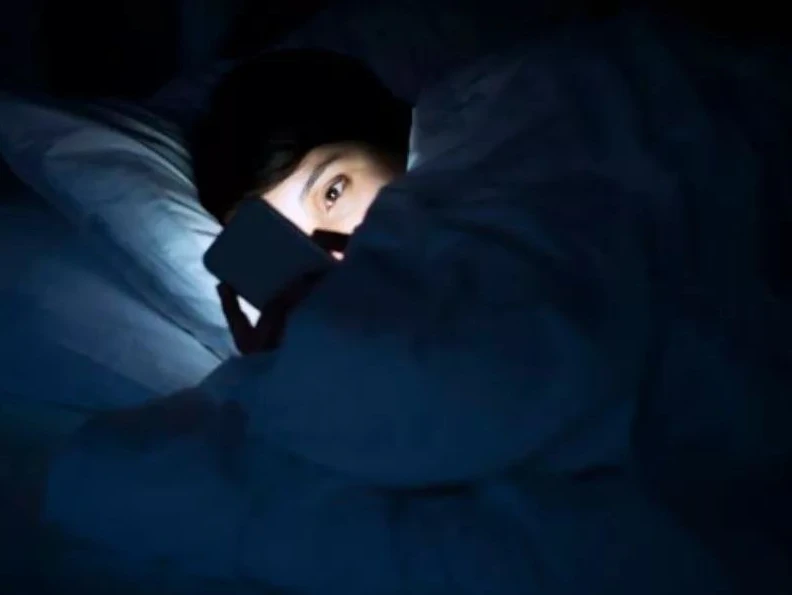 关灯看手机游戏_手机游戏关灯_关灯玩的小游戏