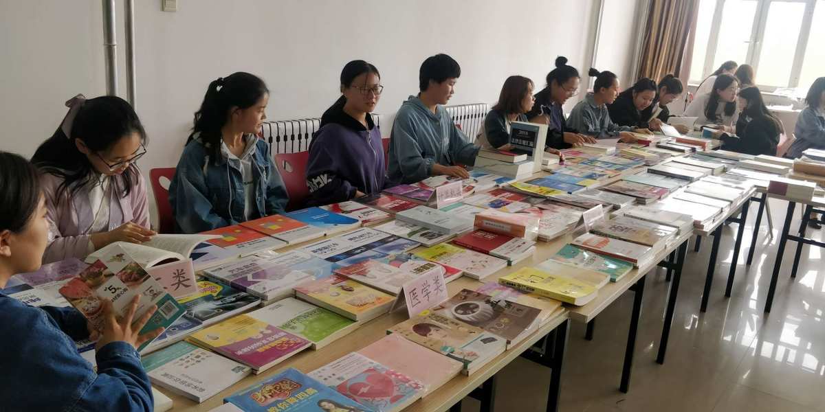 喧嚣学院_喧嚣学院第三季为啥就2集_喧嚣学院第二季