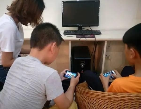 玩手机游戏的作文反思_手机游戏反思ppt_手机活动反思