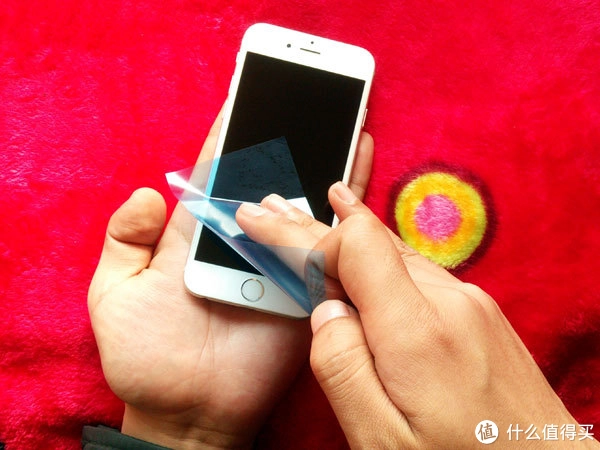 手机贴膜影响玩游戏吗_手机贴膜打游戏影响吗_手机玩游戏还要贴膜吗吗