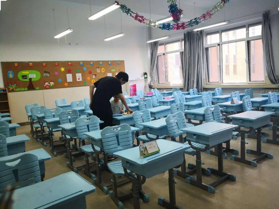 小学生生活模拟器_手机游戏模拟小学生的生活_模拟小学生手机生活游戏大全