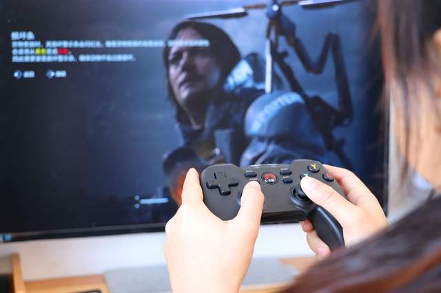 游戏手柄吃鸡_手机游戏手柄测评吃鸡_手柄玩吃鸡体验怎么样