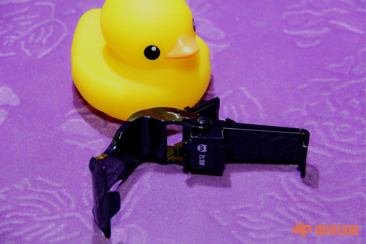 游戏手柄连接手机后怎么用_手柄游戏手机_手机游戏上的游戏手柄