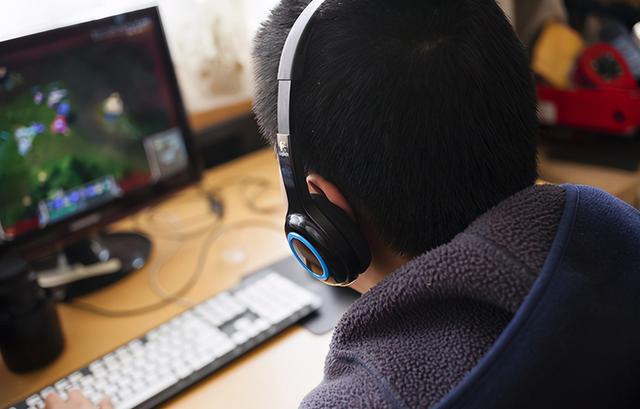 手机游戏怎么用人物卡住_用人卡住物手机游戏叫什么_用人卡住物手机游戏能玩吗