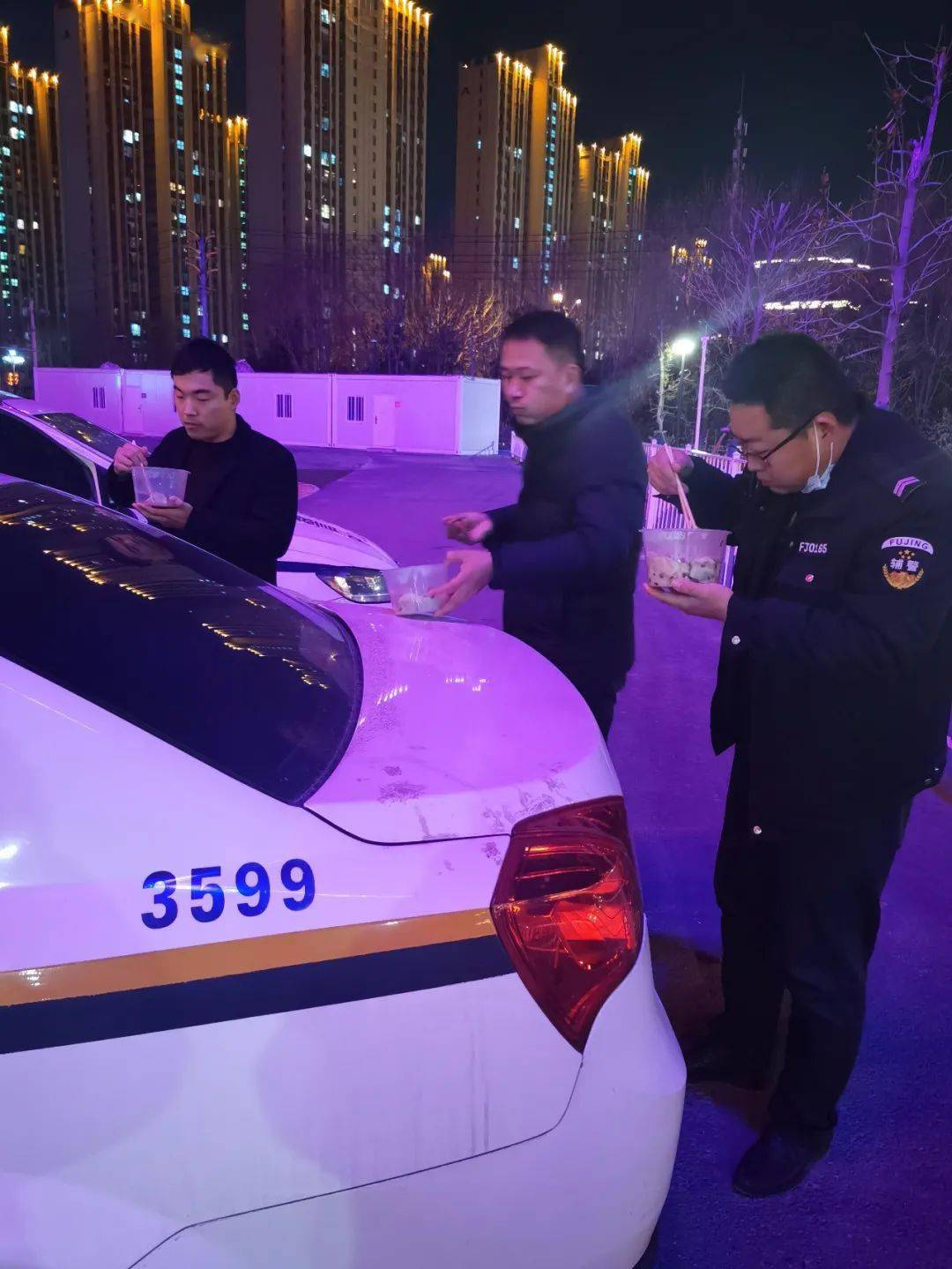 手机版警车游戏_警察跑车游戏_手机游戏跑车和警车哪个好