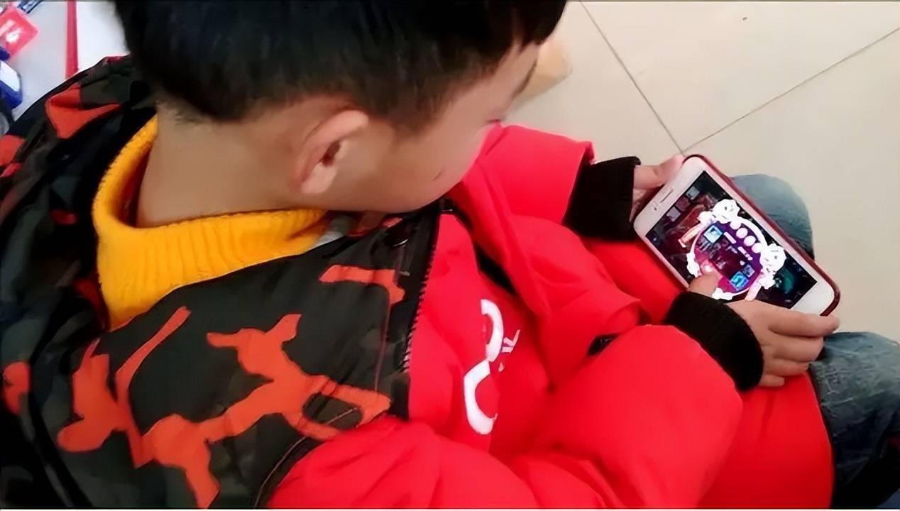 手机上有没有小学生的游戏_没有小学生的手游_没有游戏的学生手机