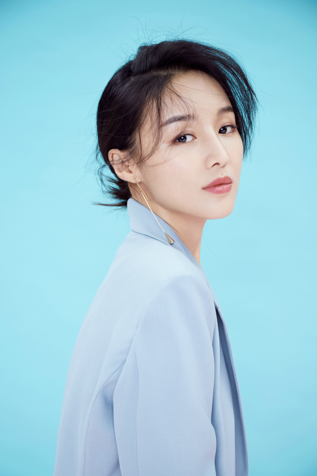手机游戏广告代言人：明星魅力如何吸引玩家下载