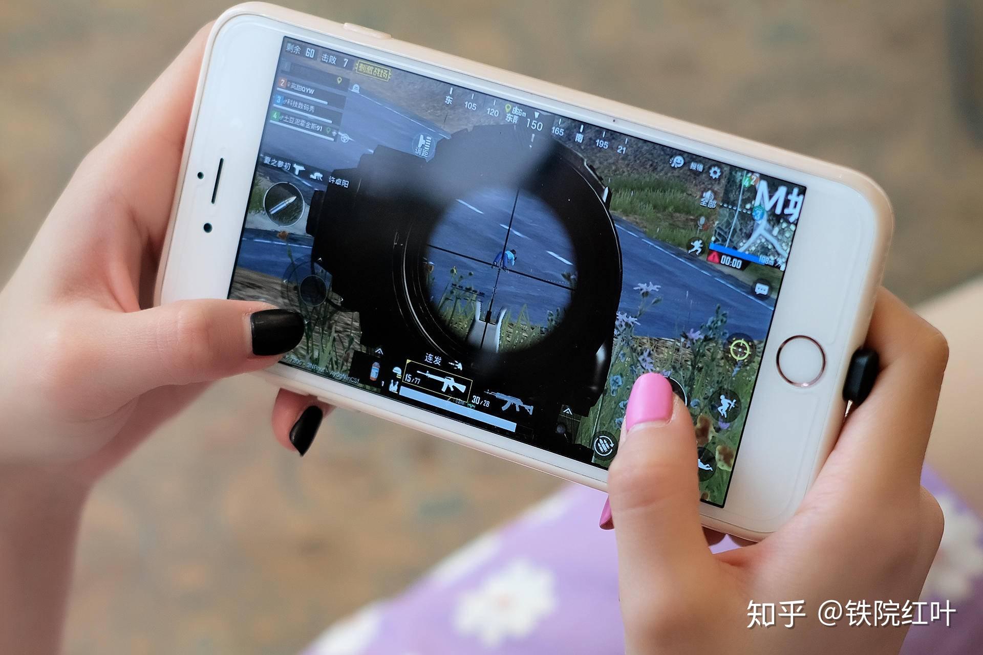 玩手机游戏的危害_手机玩游戏啦_玩手机游戏眼睛突然变模糊了