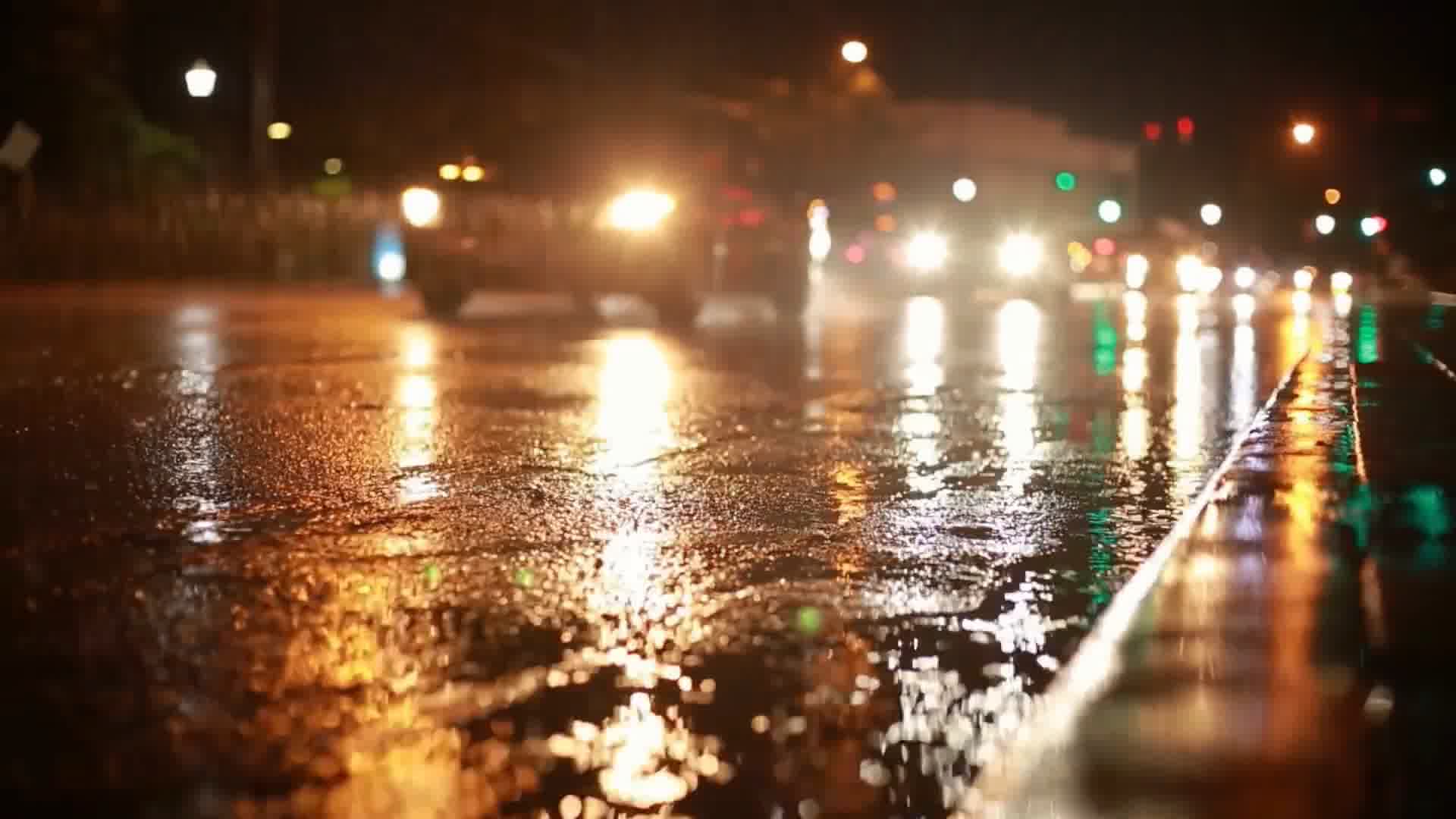 下雨特效的手机软件_手机游戏下雨逼真的游戏_雨季手机游戏