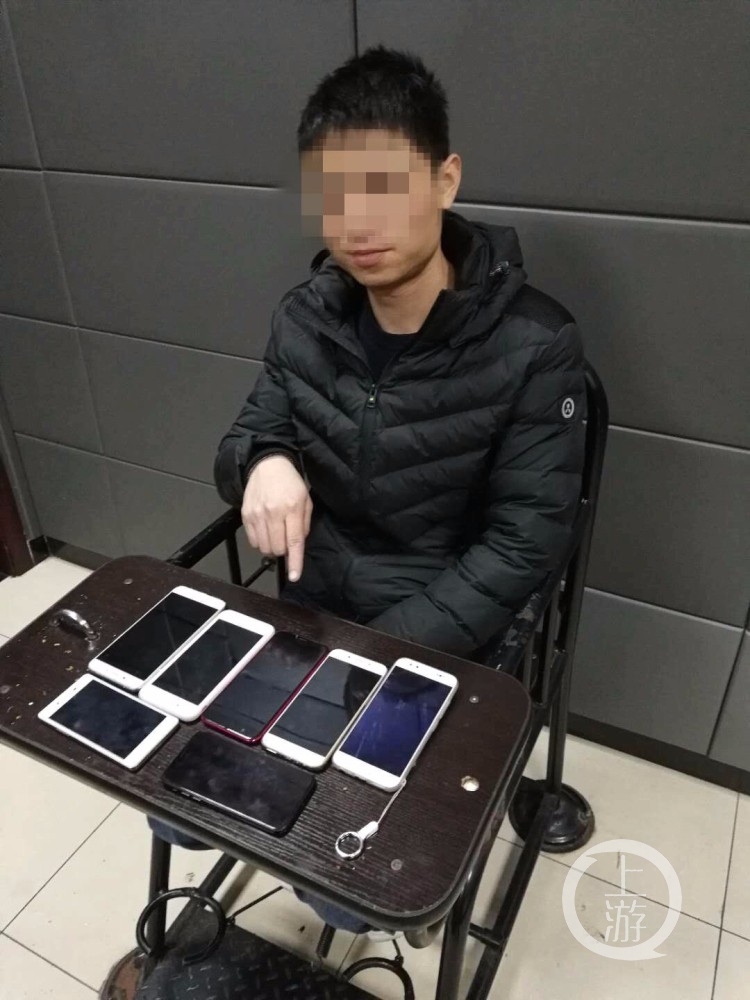 重庆驾驶员玩手机游戏被抓_手机挖掘机游戏模拟驾驶_手机模拟驾驶游戏