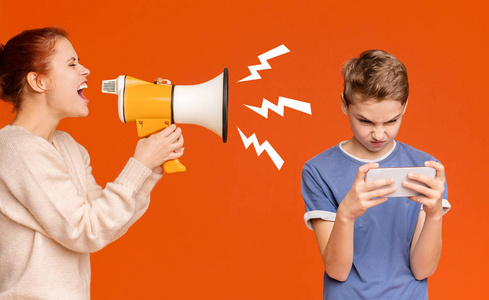 玩手游伤手机吗_手机玩游戏对手机伤害_手机玩游戏损坏手机吗