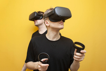 手机玩游戏失控怎么回事_手机玩3d游戏失灵_打游戏手机失灵